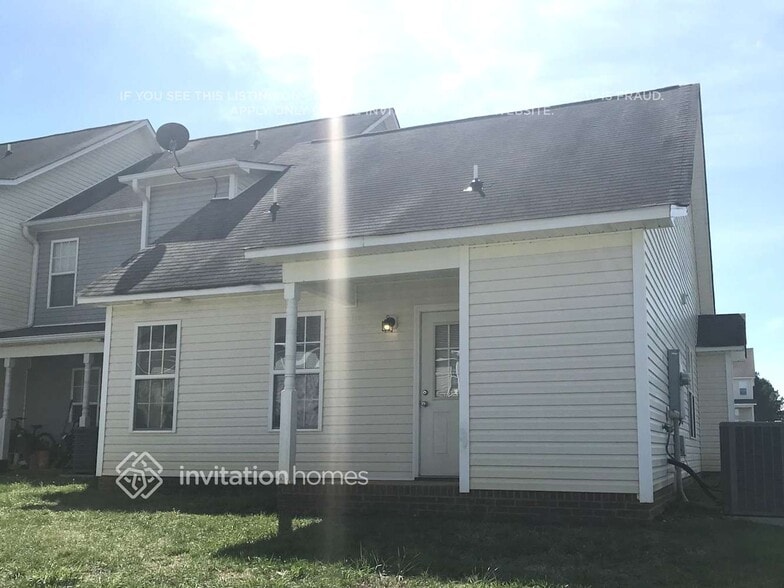 Building Photo - 101 Blackthorne Ct