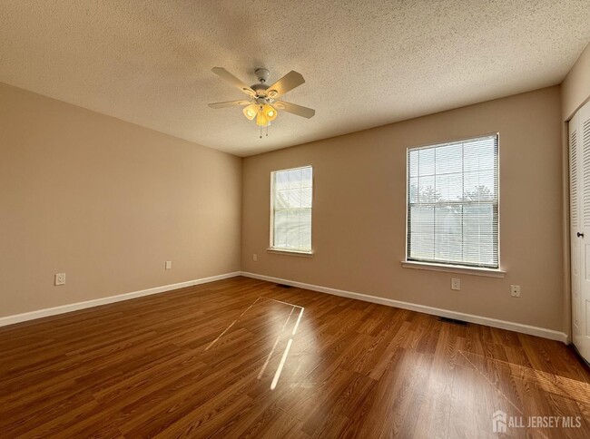Building Photo - 250 Bromley Pl