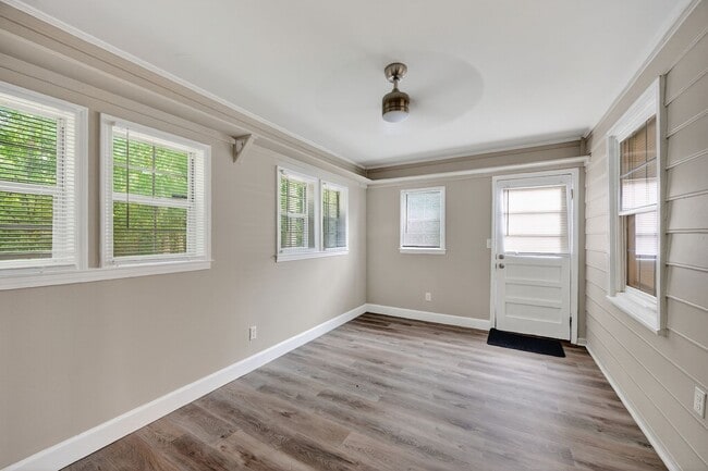 Building Photo - Two bedroom townhome in prime location!