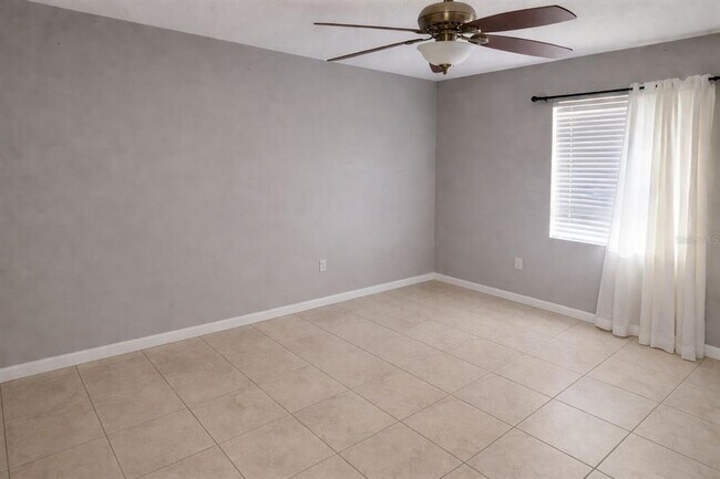 Building Photo - 6115 N Albany Ave