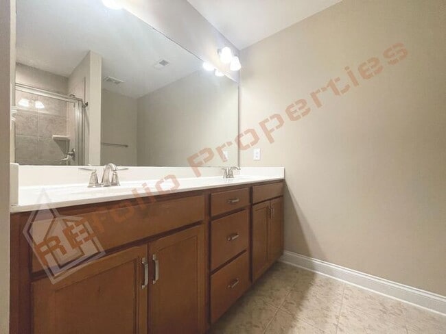 Building Photo - Lovely 3 Story 3 Bedroom 3.5 Bath 1 Car-Ga...