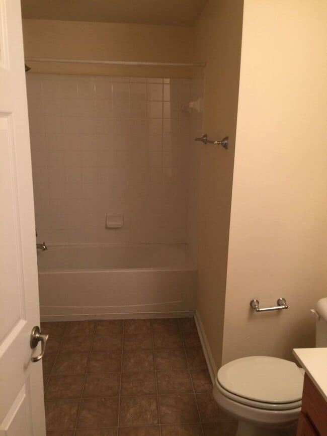 Building Photo - Beautiful Townhouse To Rent in Easter Henrico