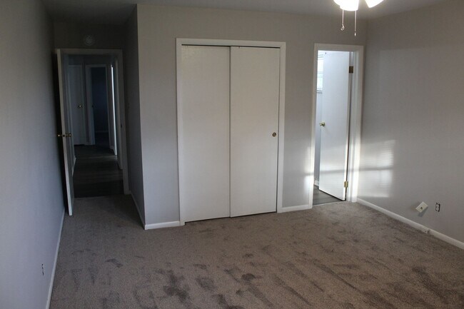Building Photo - Newly Remodeled 2 Bedroom Duplex in Avon!
