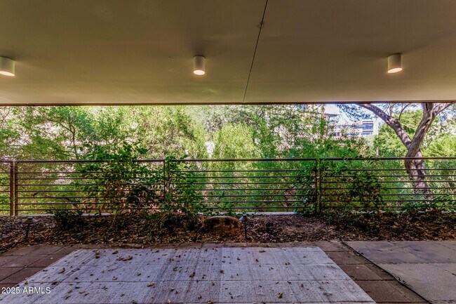 Building Photo - 7121 E Rancho Vista Dr