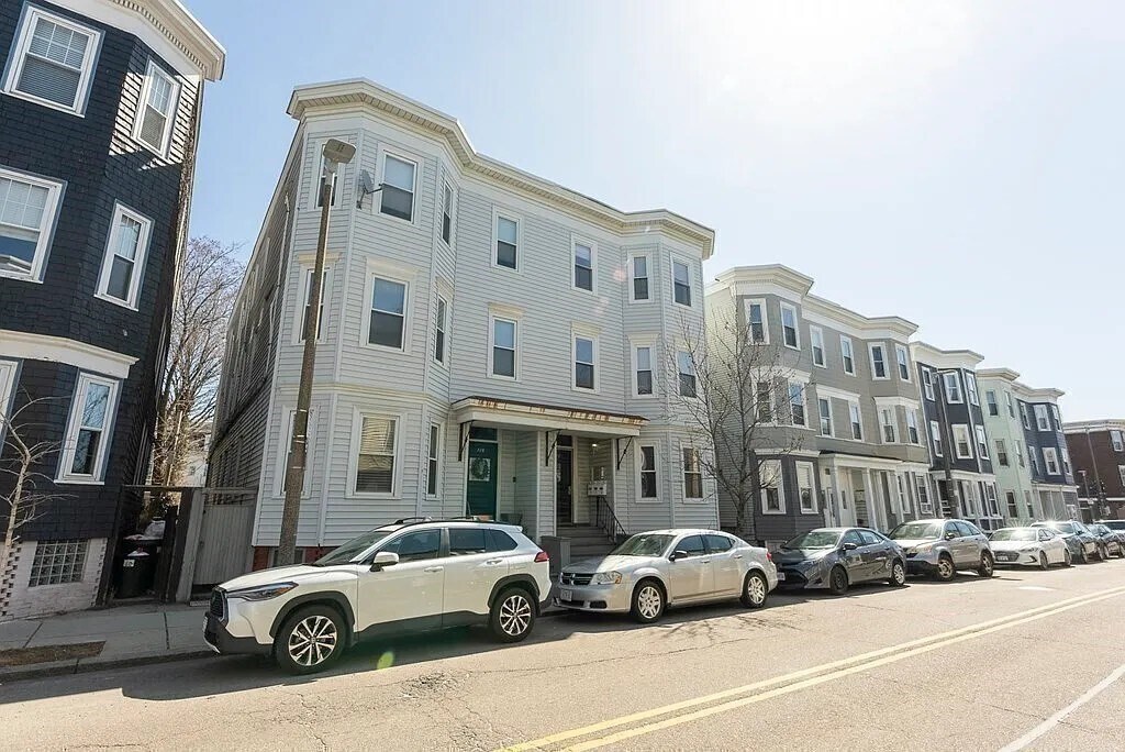 Building Photo - 180 L St