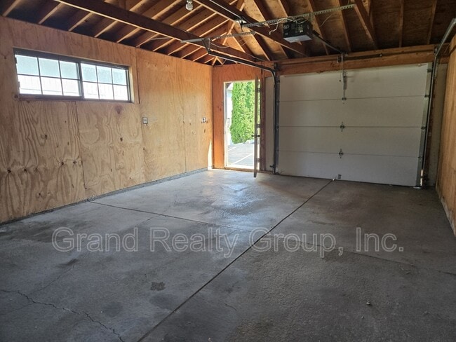 Building Photo - 573 Anita Ave