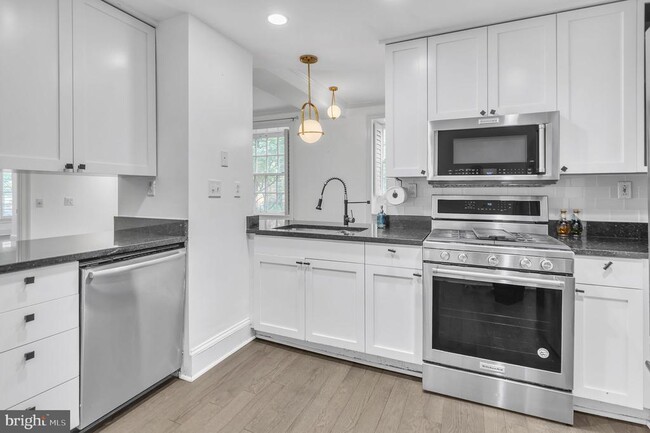 Building Photo - 1750 16th St NW