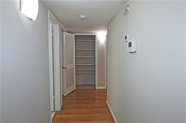 Building Photo - 40 Glenald Way NW