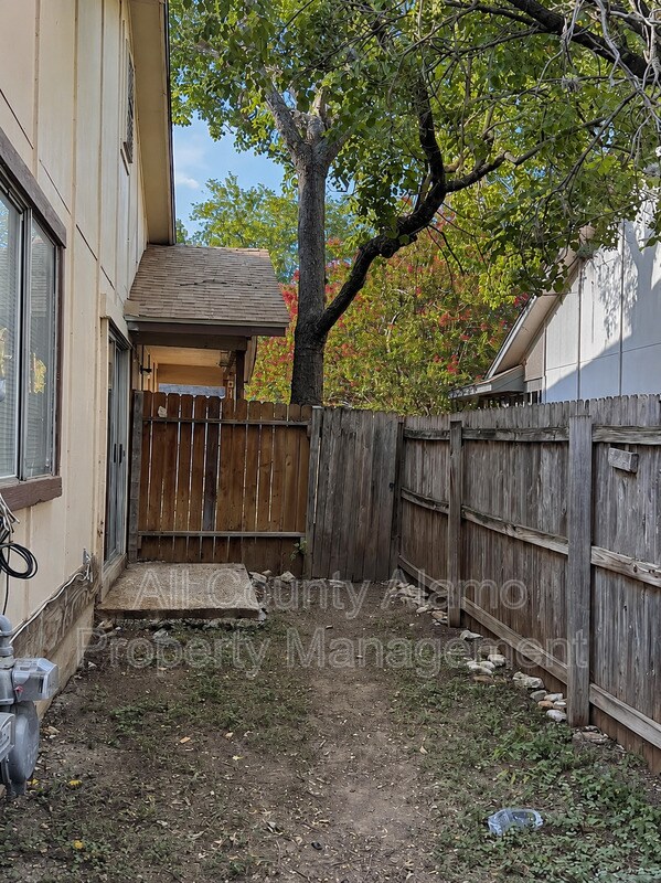 Building Photo - 8922 Emerald Spring