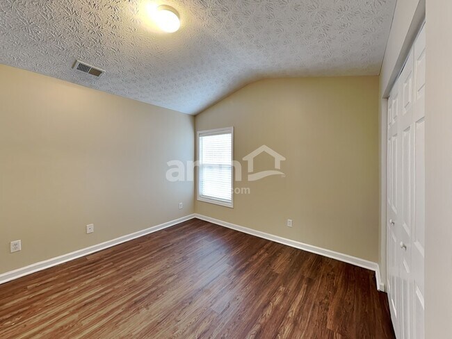 Building Photo - 6932 Silver Bend Pl