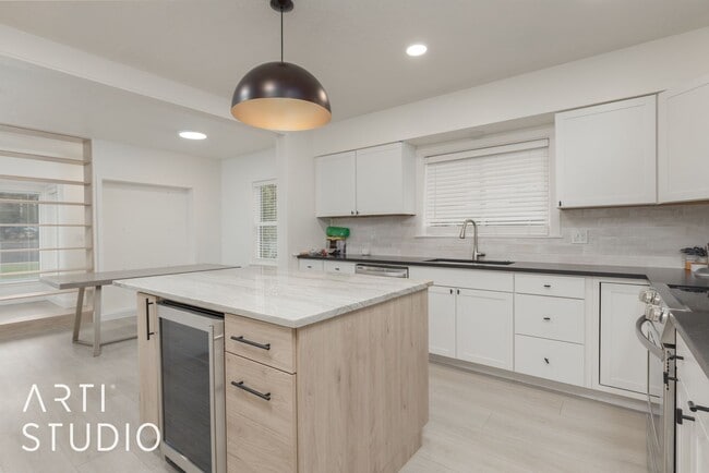 Building Photo - Newly Renovated 3 Bedroom, 2 Bathroom Home...