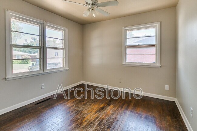 Building Photo - 724 General Senter Dr