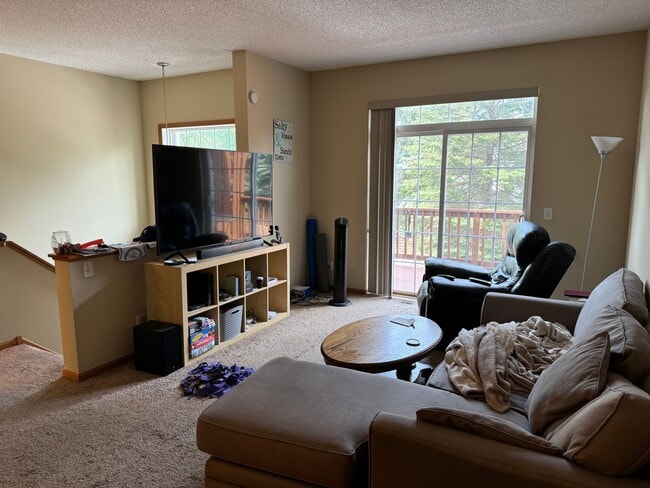 Building Photo - Great Location *2Bed*1.5Bath Townhouse - Oakdale-Available May 1