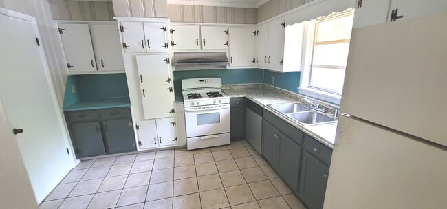 Building Photo - 529 S Hairston Rd