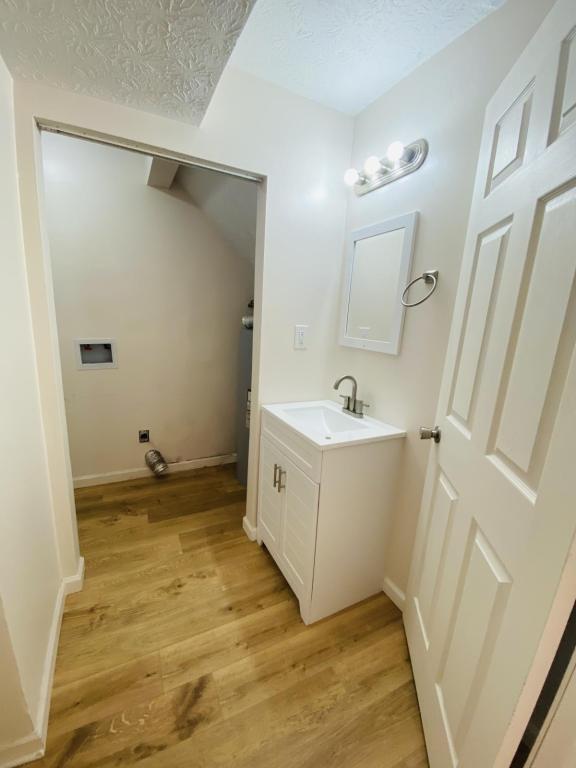 Building Photo - 978 Villa Dr