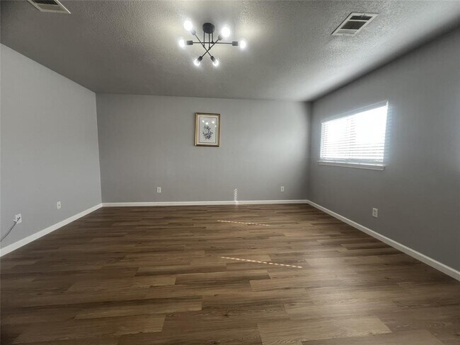 Building Photo - 2411 Glen Field Dr