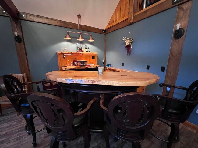 Building Photo - 34 Mirror Lake Dr