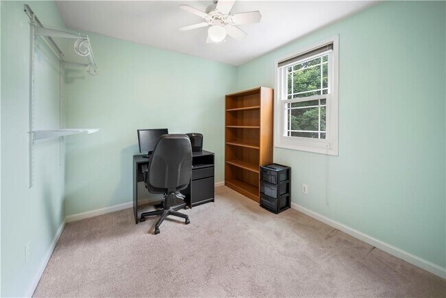 Building Photo - 156 Stoneforest Dr