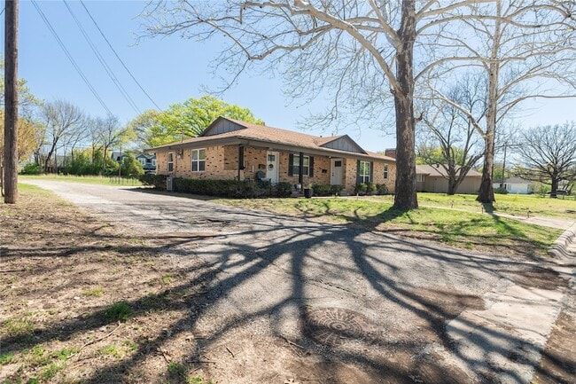 Building Photo - 602 N Morris St