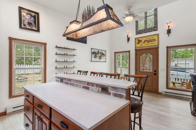 Building Photo - 400 Argentine St