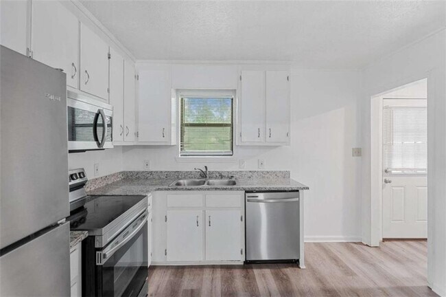 Building Photo - 117 Tanglewood Dr