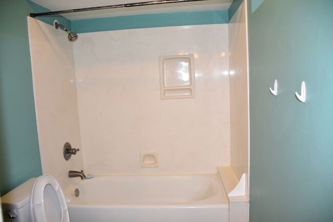 Building Photo - Great home in Mature Neighborhood