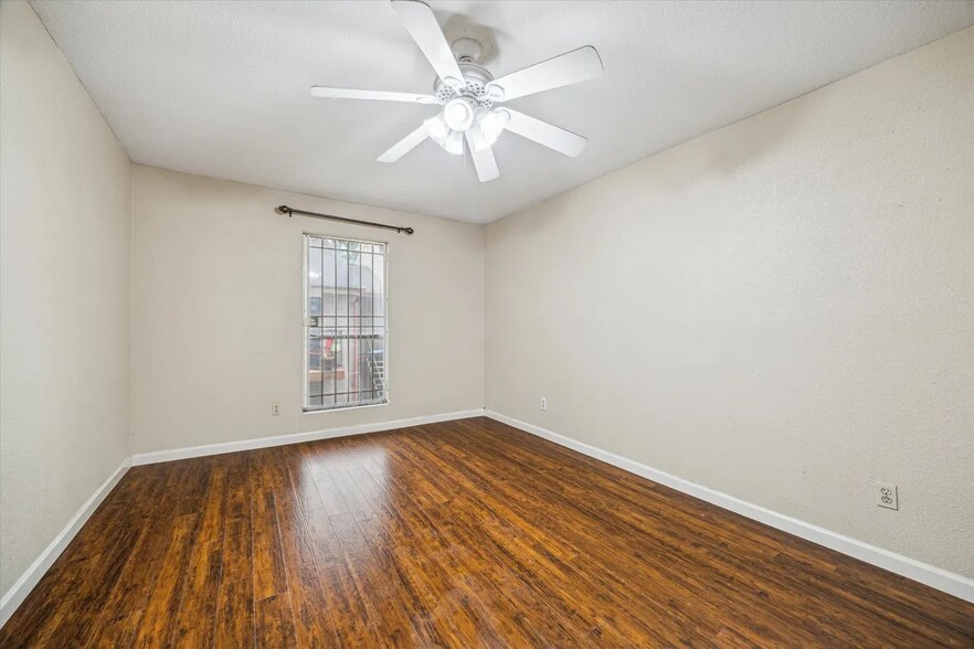 Building Photo - 12955 Woodforest Blvd