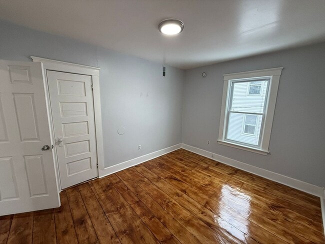 Building Photo - 82 Pine St