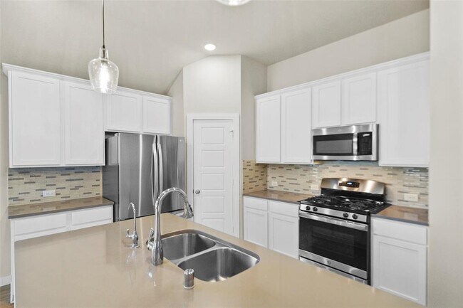 Building Photo - 18811 Cottonwood Bayou Ct