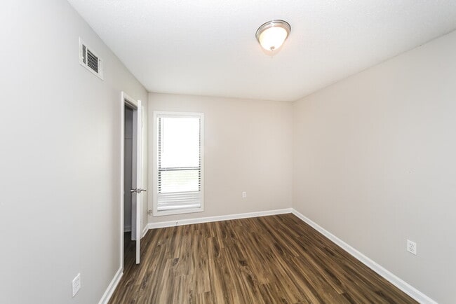 Building Photo - 2604 Lynnfield Rd