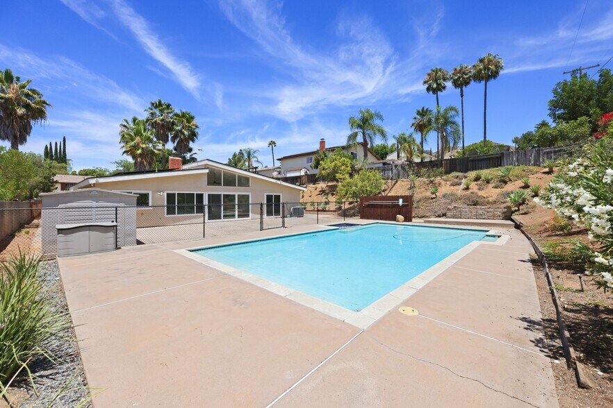 Building Photo - 14545 Hillndale Way