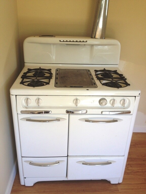 Building Photo - Charming & Bright Unit in Sausalito Banana Belt!