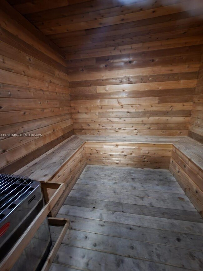 Building Photo - 170 SE 14th St