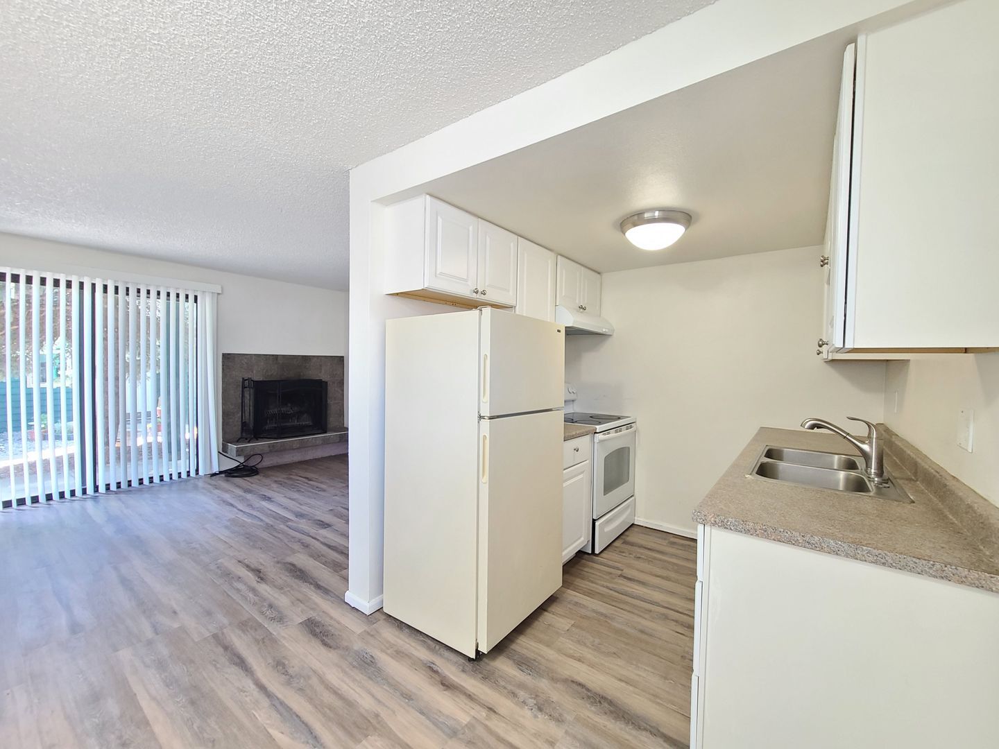 Building Photo - 2121 E Upriver Dr