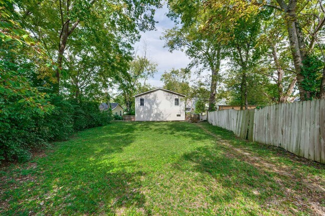 Building Photo - Welcome home to this stunning home in the great Sylvan Heights neighborhood!