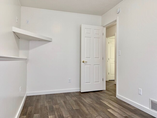 Building Photo - Four Bedroom Home in Kentwood