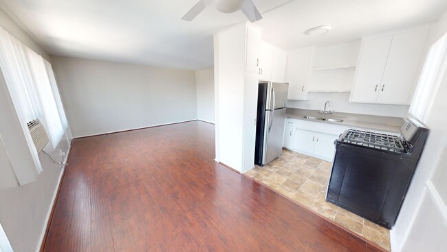 Interior Photo - 1042 N Stanley Ave