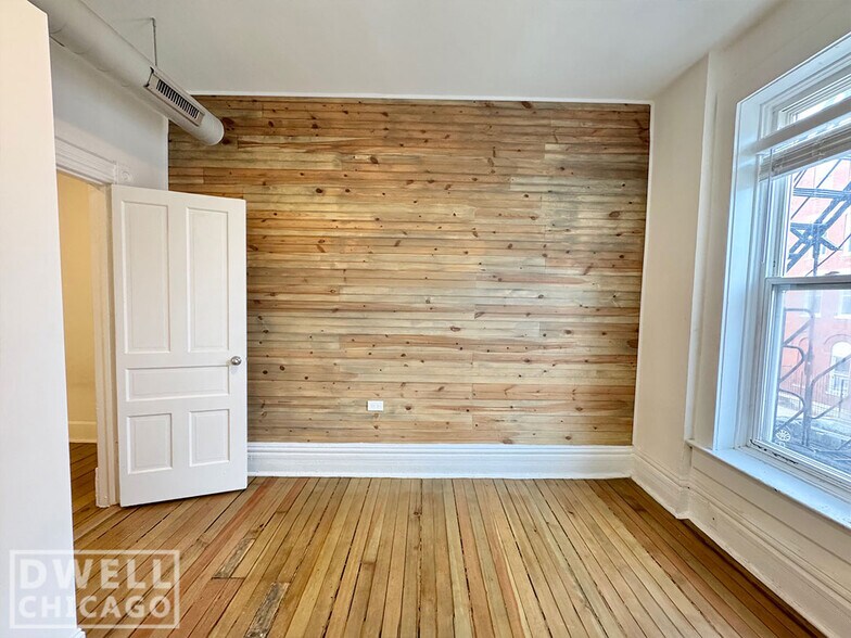 Building Photo - 1362 N Bosworth Ave