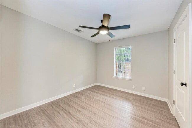 Building Photo - 1612 Elmhurst Dr
