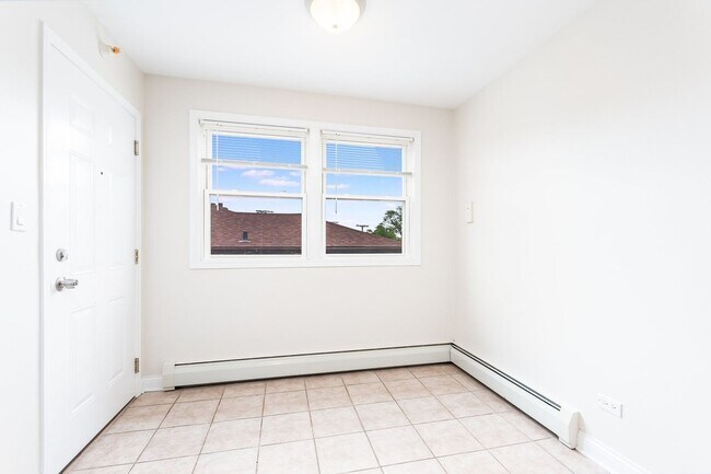 Building Photo - Charming 2-bedroom Condo in Skokie