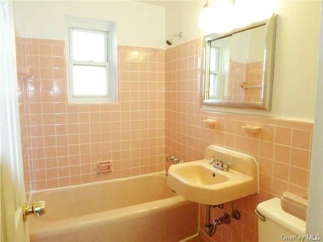 Building Photo - 140 N Broadway