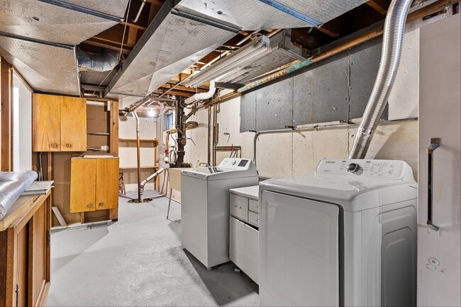 Building Photo - 5631 S Oak St