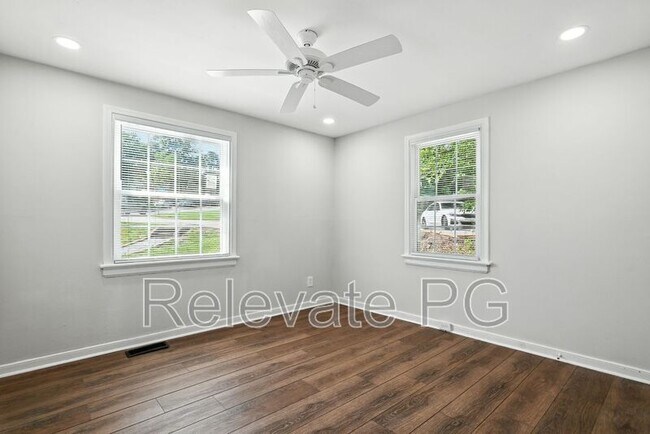 Building Photo - 1600 Glenside Dr