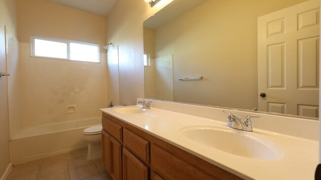 Building Photo - New Renovation* Prestigious Spacious 4 Bedroom