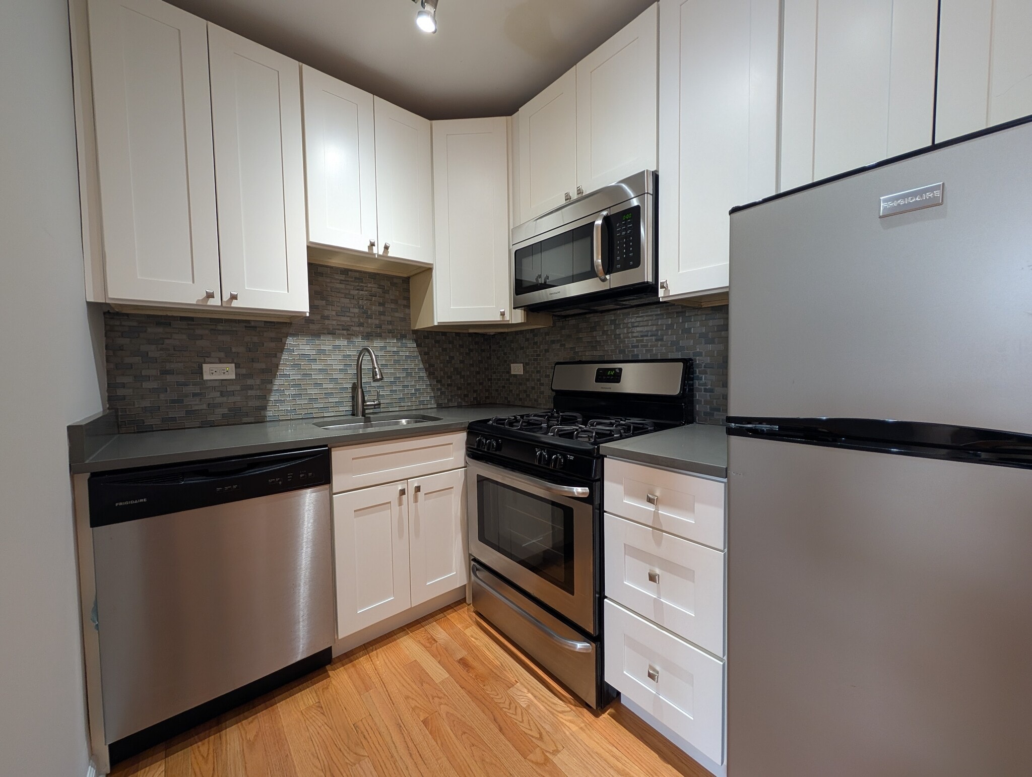 Building Photo - 2832 W Palmer St