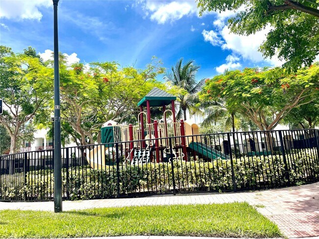 Building Photo - 2833 SW 119th Way