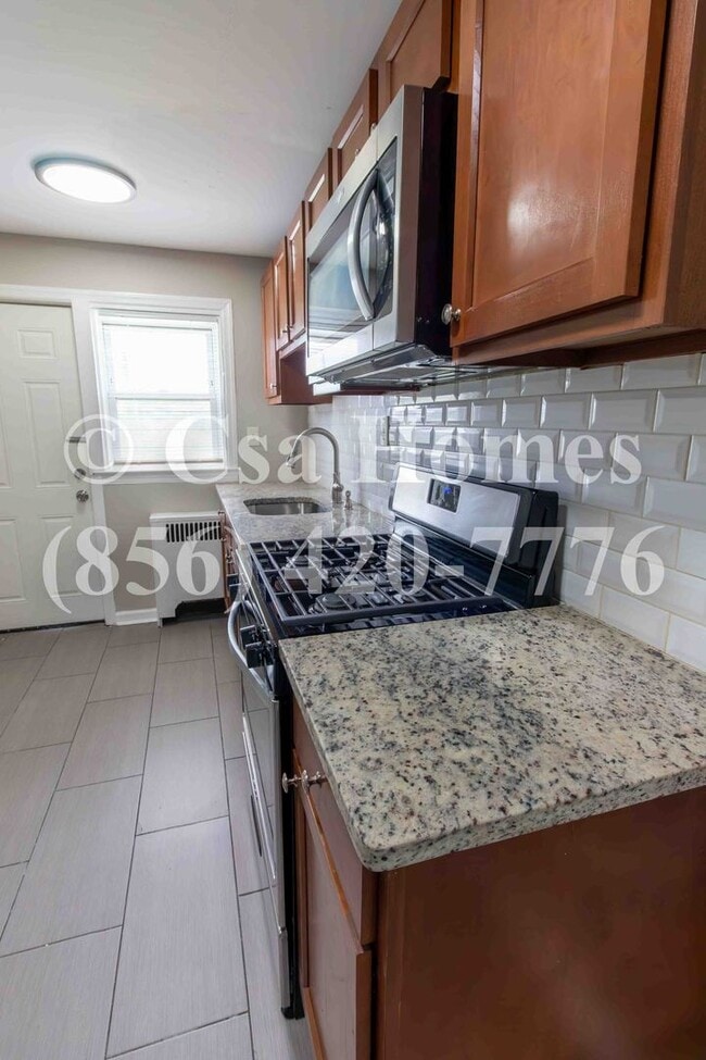 Building Photo - 1562 Bradley Ave