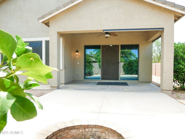 Building Photo - 1024 W Ayrshire Trail