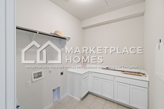 Building Photo - 8016 Hillock Terrace
