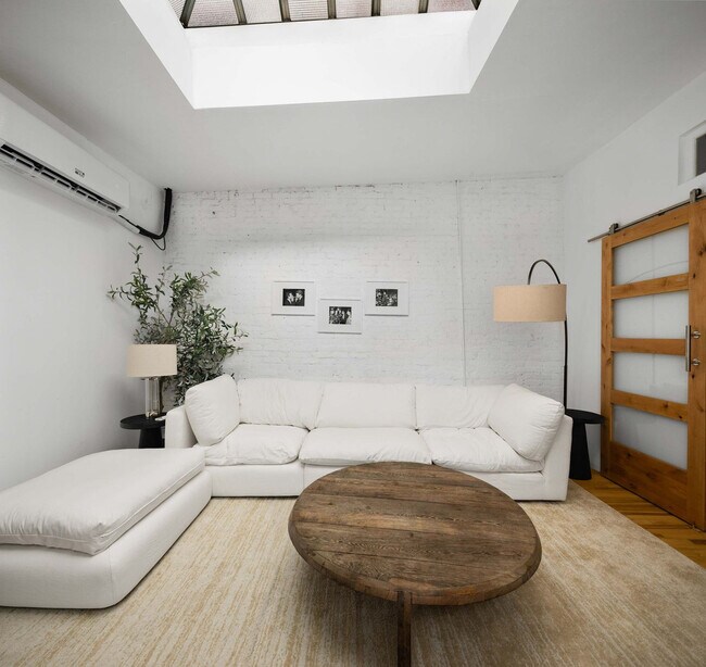 Building Photo - 354 Bowery-SI ID1035017P